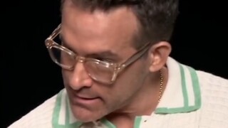 المرح ريان رينولدز يكشف السبب الحقيقي وراء استعداد هيو جاكمان لارتداء الزي الأصفر والأسود الكلاسيكي 