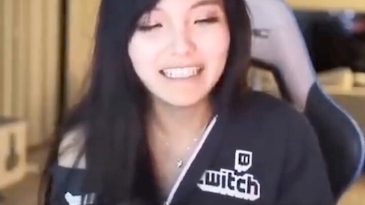 Trong số các nữ streamer, có người bị bạn trai “bật lại”