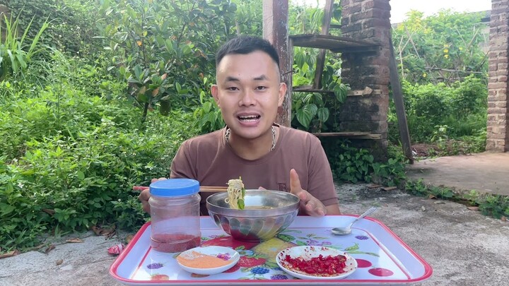 Đức Sơn Vlog Buổi Sáng Làm Tô Mì Siêu Cay Với Phô Mai Cực Ngon