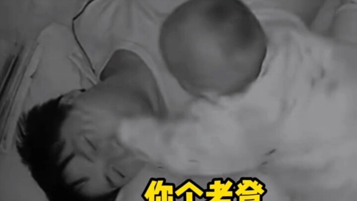 不用妈妈出手，宝宝自会动手 #搞笑 #反转 #万万想不到