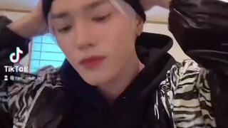 【Kafe Lee Tae-yong】Tae-yong sedang menjalani karantina~ 6 video pendek Douyin