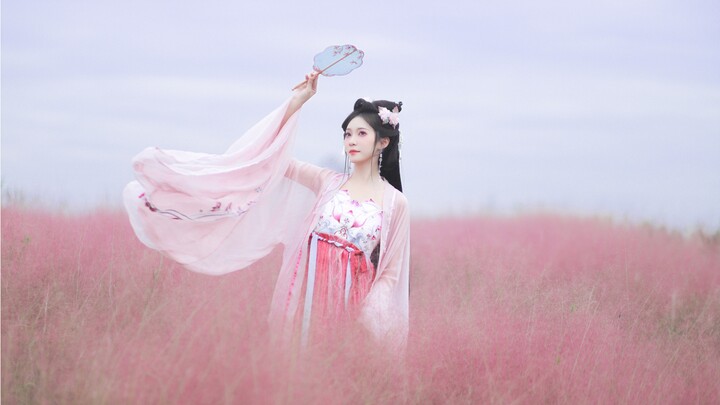 【Hanfu powder】"Lightly dancing in colorful clothes and beautiful dreams."