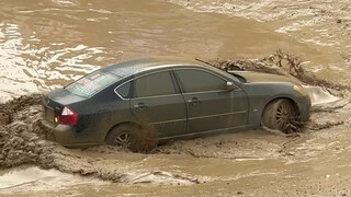 Car driver learns a lesson in hardcore off-roading
