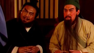 关羽举起千斤重石磨，谁料竟将张飞的肉瓜分，三兄弟因此相识#好剧推荐 #我的观影报告 #因为一个片段看了整部剧