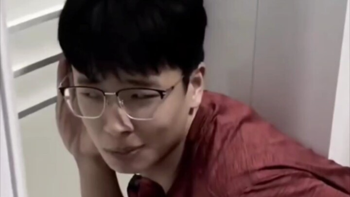 Bahkan aku yang aneh aja ngerasa ini aneh