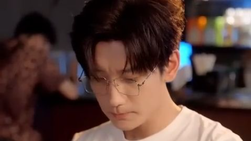 Gadis penuh gairah menaklukkan dokter dingin dan cuek, mendapat cinta sempurna