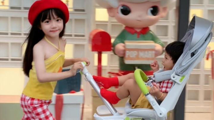 ลูกสาวของฉันประกอบชุดพี่น้องชุดนี้ด้วยตัวเอง!