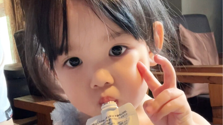 Bayi dari Timur Laut yang punya paras cantik sekaligus ngobrolnya nggak berhenti!