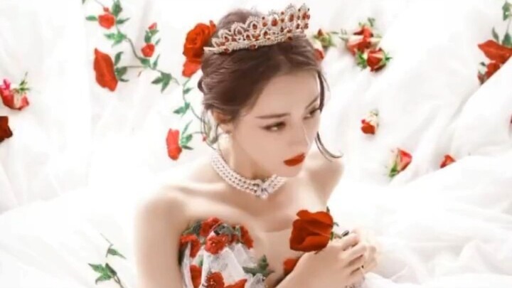 ว่ากันว่าโชว์บนพรมแดงหลายครั้งของ เถี่ยอวี่ สร้างกระแสฮือฮาไปทั่ววงการแฟชั่นโลก บอกเลยว่าทั้งหน้าตาด