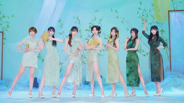 Who wouldn’t love a beauty in cheongsam? Especially when there are seven of them! [Wing Chun]