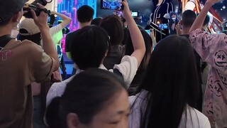 A girl sang "Sword Art Online" in the mall, and the whole place was excited!