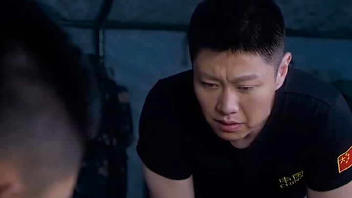 Lính đặc chủng uống thuốc, vừa đưa vào miệng đã phát hiện có vấn đề, tinh thần cảnh giác này thật vô