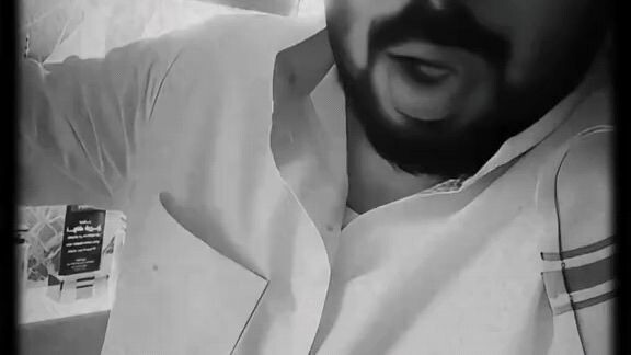 ليس الغريب غريب الشام واليمني