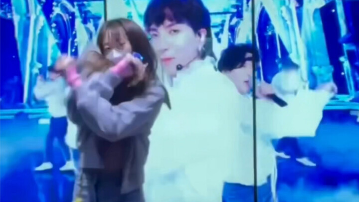 我：《和蓝人一起打歌烧地板》