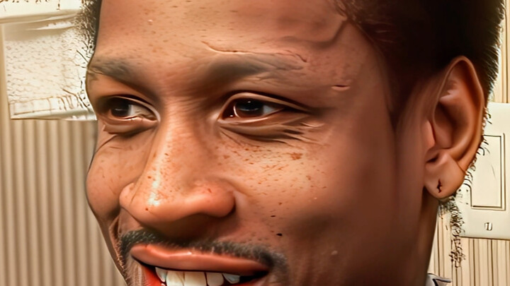 إيفيرسون يقص جدائله المتّسخة التي استمرت 13 عامًا، ما أذهل زملاءه في الفريق.