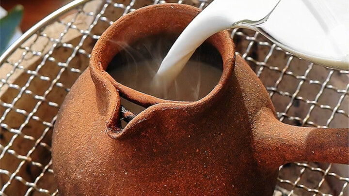 A winter weekend by the hearth, brewing tea—perfect for recharging and bringing tired workers back t