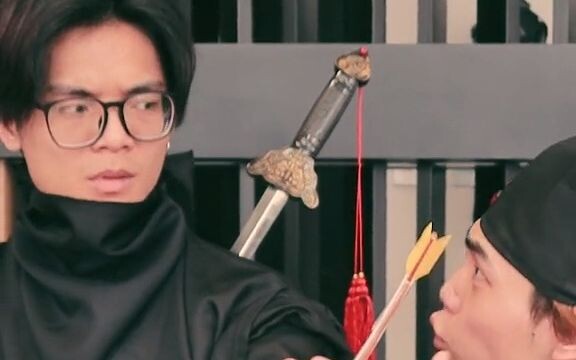 Sekarang kalau jari kaki saya menabrak sudut meja, saya bisa berteriak selama tiga hari tiga malam.