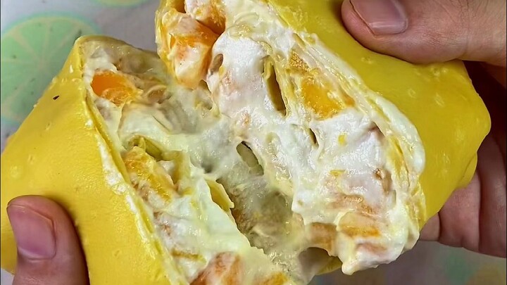 Đây chính là món khăn quấn đang cực hot gần đây: tiệm bánh bán hơn 30 tệ một cái, hôm nay cuối cùng 