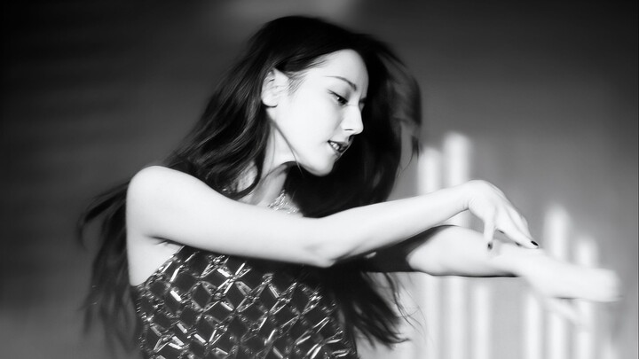 Tarian dari acara ulang tahun Dilraba Dilmurat pada 1 Juni 2019, rekaman langsung beresolusi full HD
