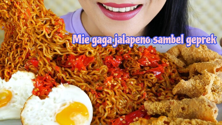 ASMR MIE GAGA GORENG JALAPENO  SAMBEL GEPREK, KULIT AYAM CRISPY,  TELUR CEPLOK | EATING SOUNDS