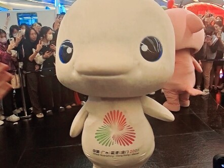 Raja Tari langsung ketakutan sampai kepalanya copot begitu dengar harus belajar dengan baik (sudut p