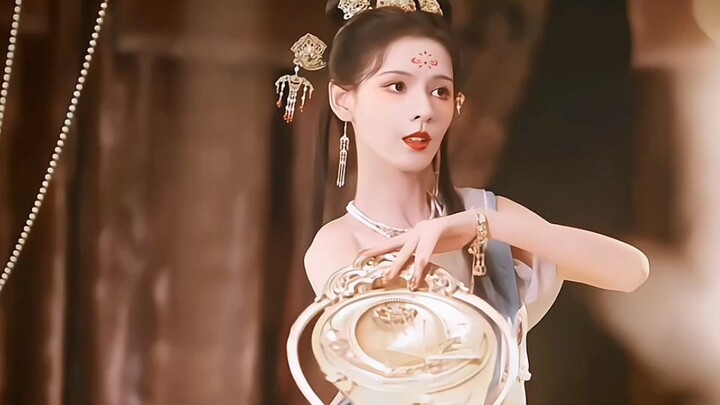 西域风真的很好看，翩若惊鸿，婉若游龙