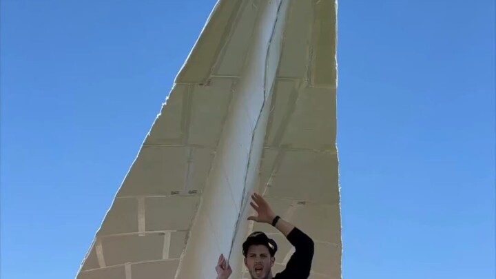 Máy bay giấy khổng lồ