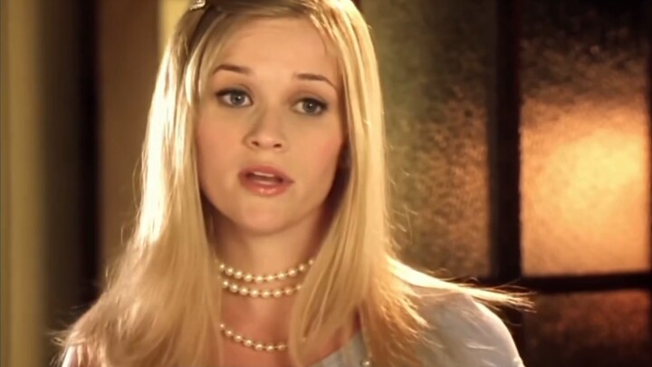 Có một cảnh đẹp giữa những luật sư trong bộ đồ đen nặng nề - Legally Blonde