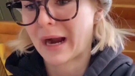 【kallmekris】A Mom’s Reaction When Her Child Falls Down