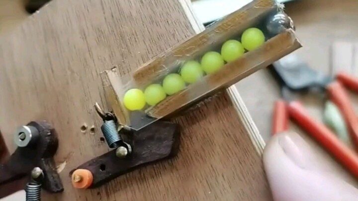 Lho, kan baru aja diunggah kok.