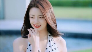 Đạo diễn quay phim đỉnh quá!! Nữ chính trong truyện hợp quá đi mất!! Cô ấy cười tươi đến nỗi cả bầu 