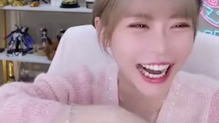 The difference between Sister Zhou and Zhou Dongyu—Xiao Jie nailed it in one sentence. Netizens: So 