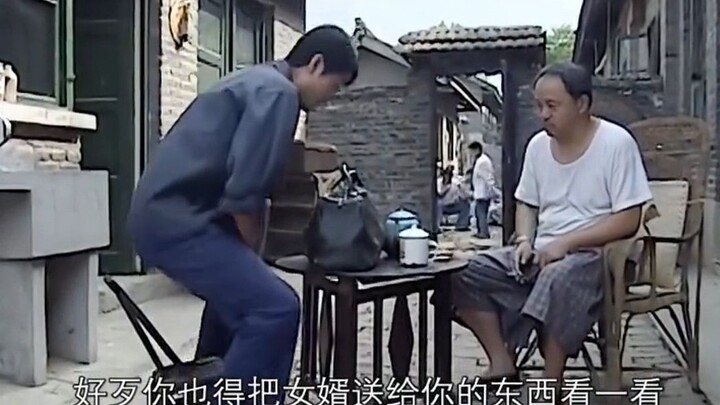 Nhà vợ ngày nào cũng đến tiệm tạp hóa của con rể lấy đồ miễn phí, con rể liền dùng một chiêu dạy anh