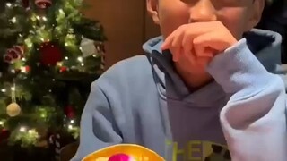 妈妈带儿子吃西餐差点把儿子吃吐了网友：跟我这个野猪一样 吃不来任何细糠