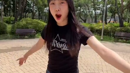 How to ask friends to take OOTD photos