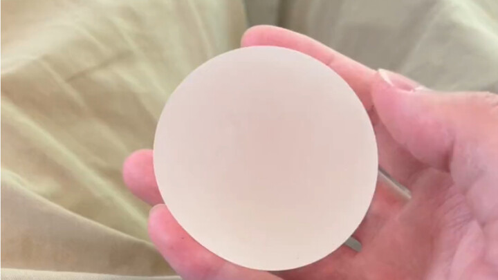 This maltose squishy might seem too childish for primary school students, but it's just right for me