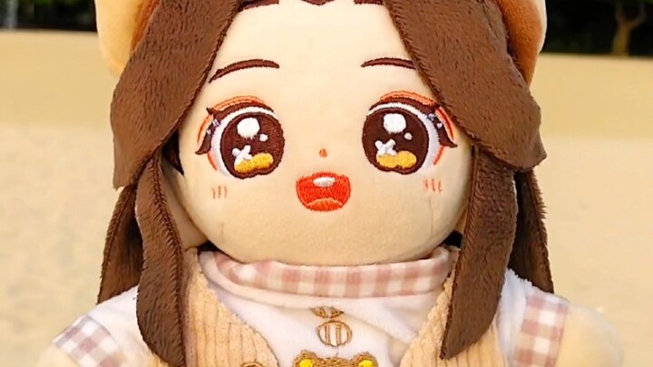 Xie Lian minidoll on the beach