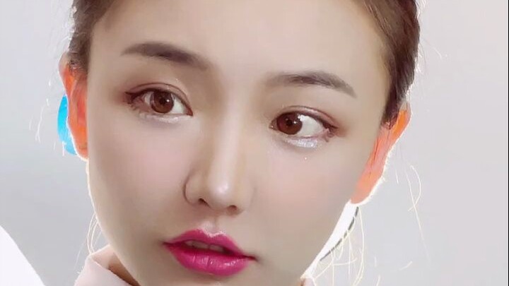 أنا منضبط جدًا، ولا أنام أبدًا، حسنًا؟