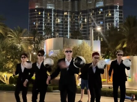 วิดีโอถัดไปโดดจากยอดหอคอย