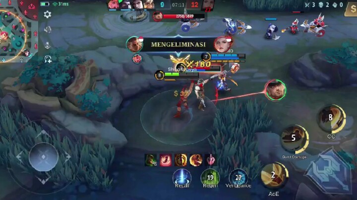 tinju di balas tinju