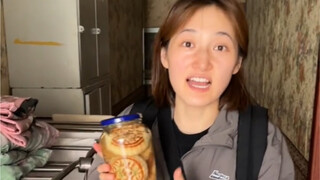 大哥:洗漱用品还没满月，要不你在住两天