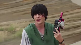 Kamen Rider adalah romansa pria!