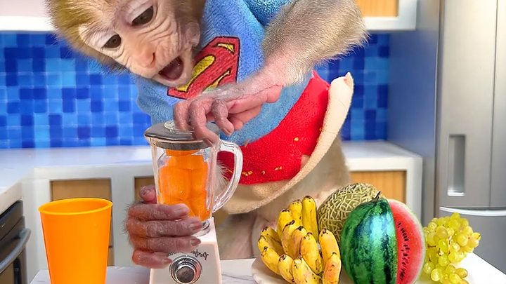Monkey Baby Bon Bon เก็บผลไม้เพื่อทำสมูทตี้แตงโมและเล่นที่ Playground in the Park!