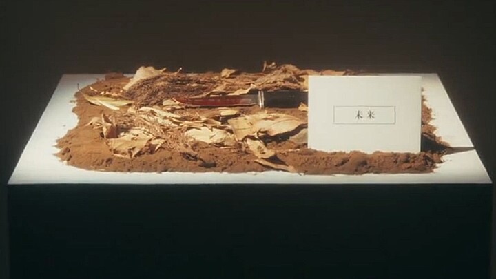 Seorang wanita secara tak sengaja masuk ke museum misterius dan tak bisa keluar, ternyata benda pame