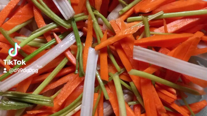 gỏi ngó sen chân gà