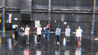 [بي تي أس] آه، أخيرًا نستعد للانطلاق! تم الكشف عن غرفة التدريب لأغنية "FAKE LOVE (Rocking Vibe Mix)"