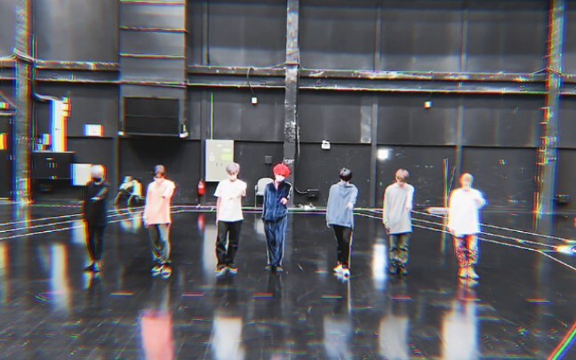 [بي تي أس] آه، أخيرًا نستعد للانطلاق! تم الكشف عن غرفة التدريب لأغنية "FAKE LOVE (Rocking Vibe Mix)"