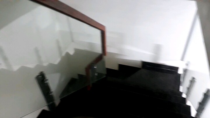 khi bạn ở nhà một mình