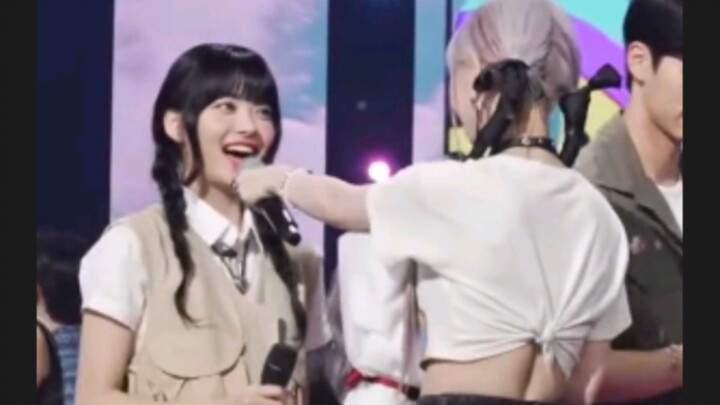 Kak Liu suka banget menggoda adik perempuan kecil..