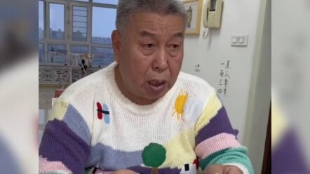 الجد الشمالي يسخر من مهارات ابنته في الطبخ: أمك تطبخ وسط العذاب، وأنا أكل وأنا ماسك على نقطة الإغماء